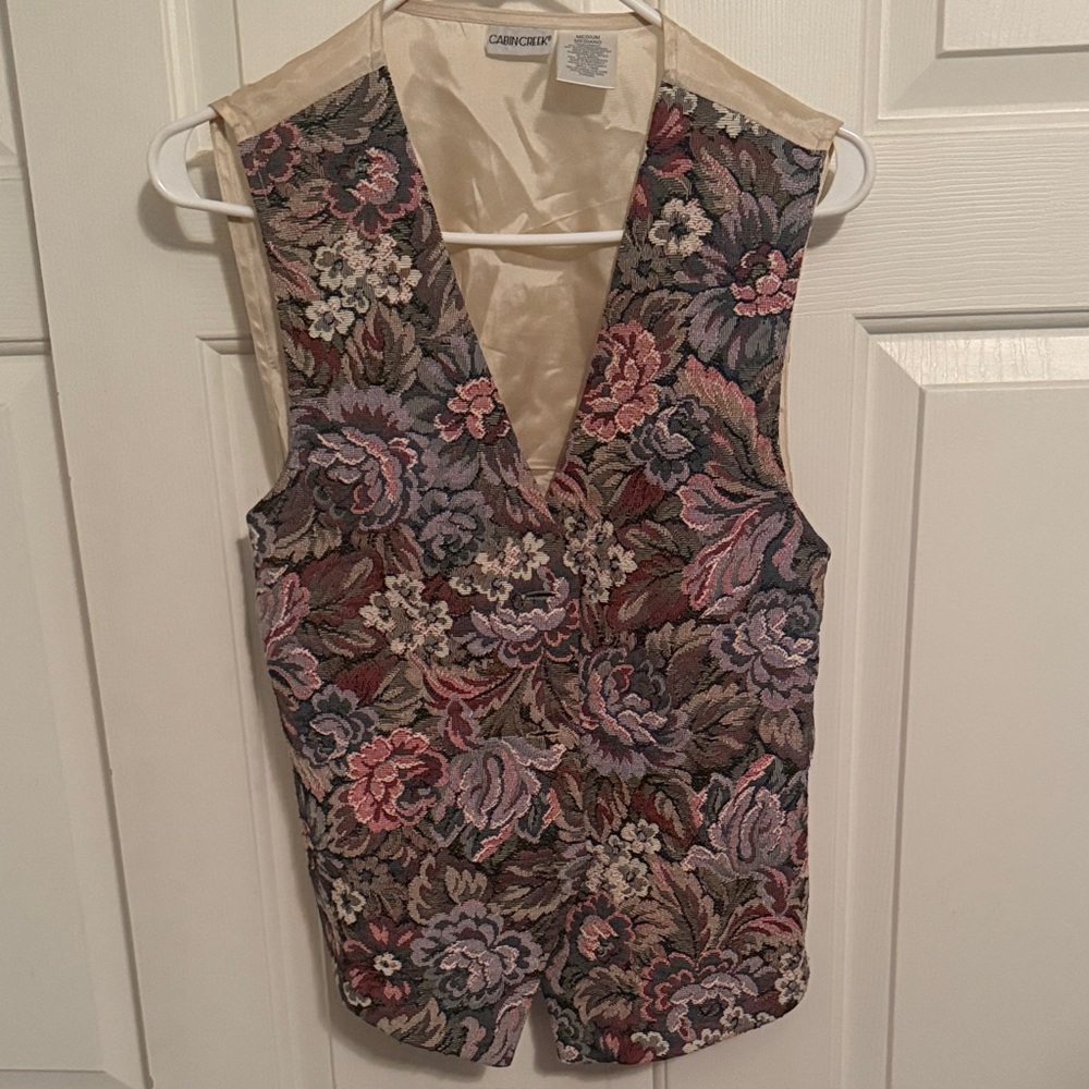 Cabin Creek Women's Floral Tapestry Vest - Multicolor